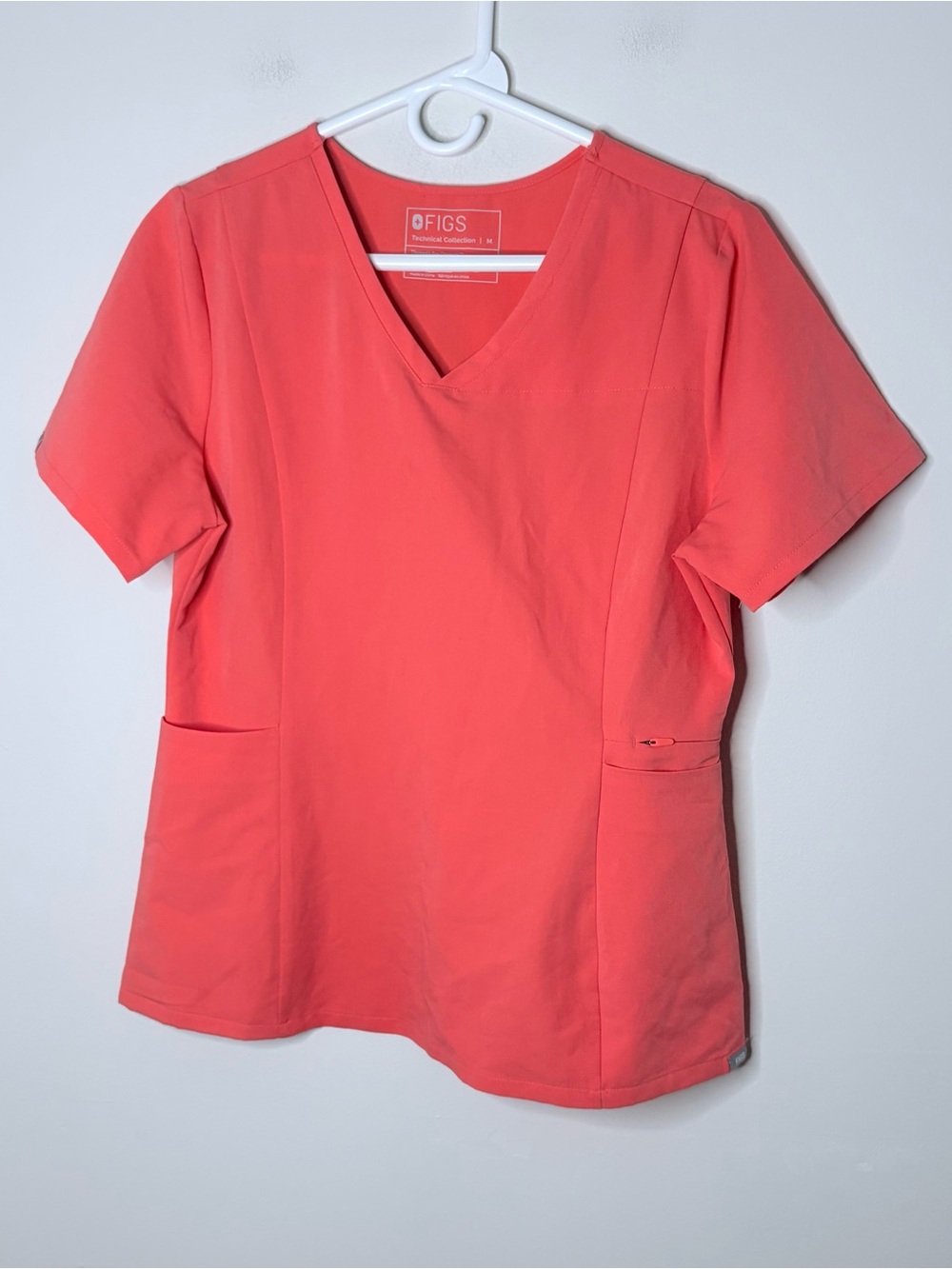 FIGS Technical Collection Coral Pink V-Neck Medical Scrub Top Sz Medium PO 1759